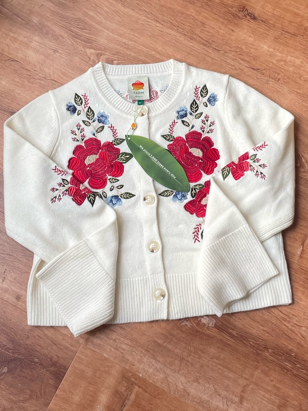FARM Rio Cream Embroidered Flowers Buttoned Knit Cardigan! - Picture 6 of 9